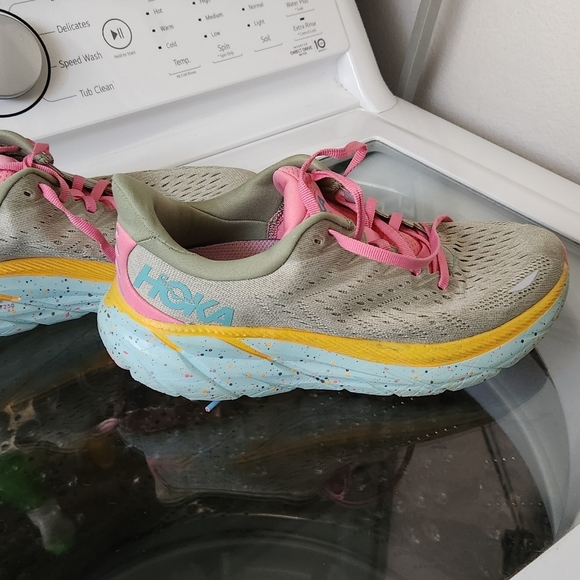 2 pairs of practically new HOKA - Picture 6 of 11